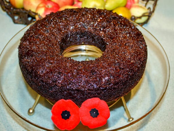 war time cake with poppies