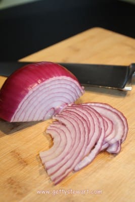 red onion slices