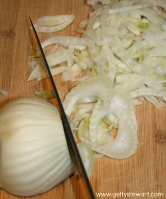 slicing fennel