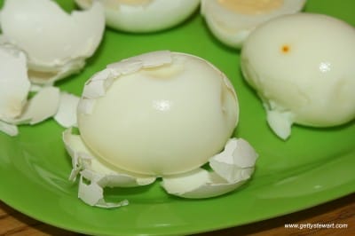 peeling oven baked eggs