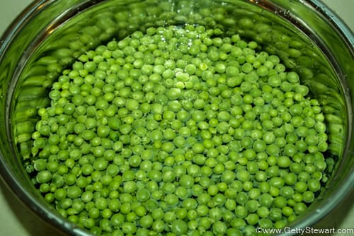 wash peas to freeze peas