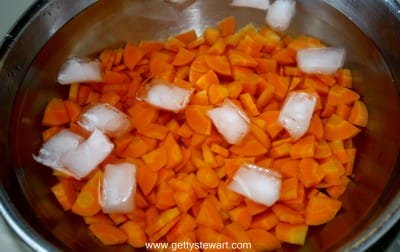immerse carrots in ice water