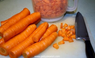slicing carrots for freezing