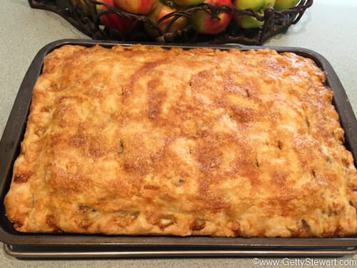apple pie bar out of oven