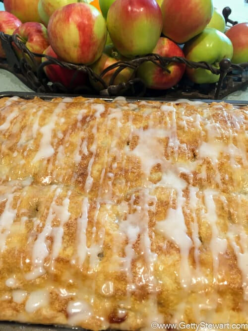 apple pie bars with drizzle