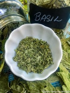How to Dry Basil in a Dehydrator