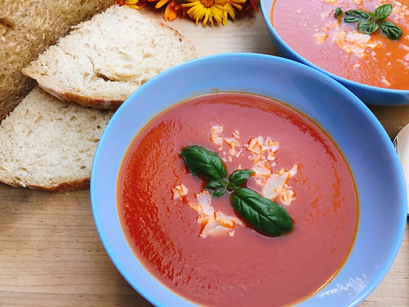 roasted tomato soup in bowl l