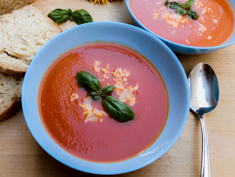 roasted tomato soup in bowl w