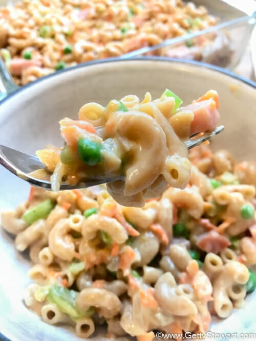 ham and peas mac and cheese on fork