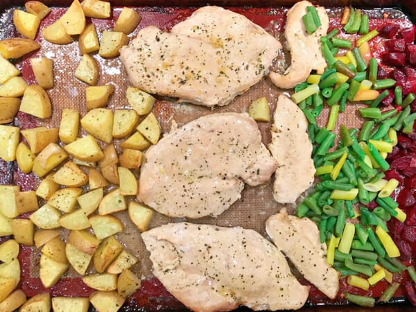 chicken sheet pan dinner with green beans
