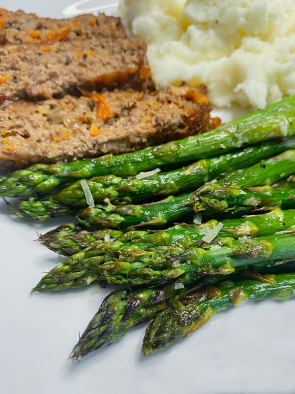 asparagus with meatloaf and mashed potatoes