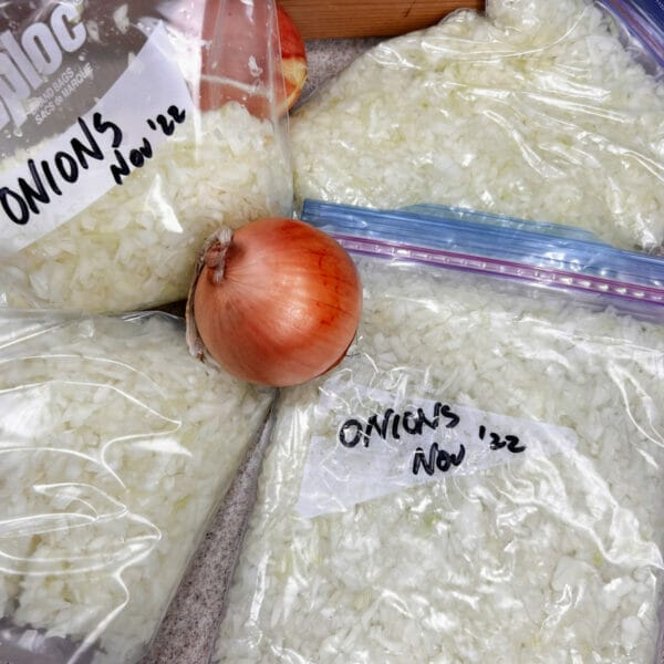 Learn How to Freeze Onions Properly / A Step-by-Step Guide